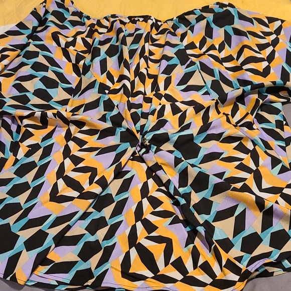 *SOLD*  Multi-colored Spring Top - Picture 4 of 4